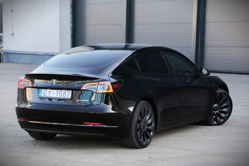 Tesla - Model 3 - pic6