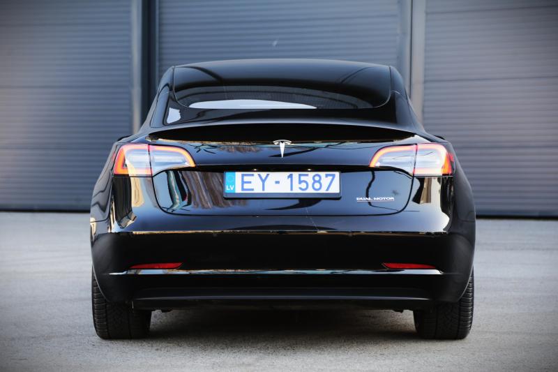 Tesla - Model 3 - pic19