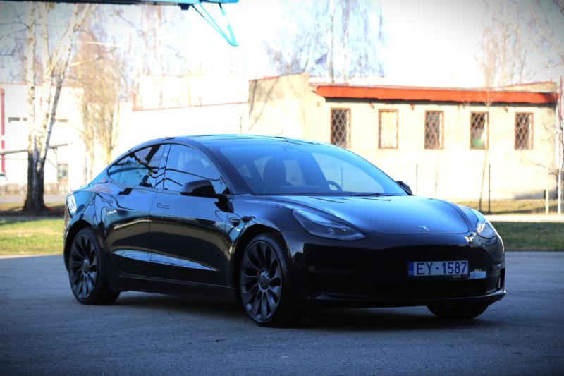 Tesla - Model 3 - pic4