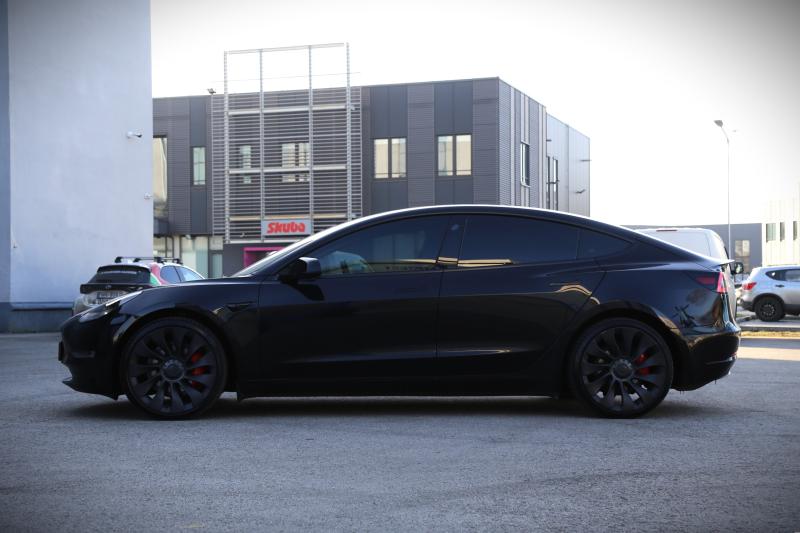 Tesla - Model 3 - pic2