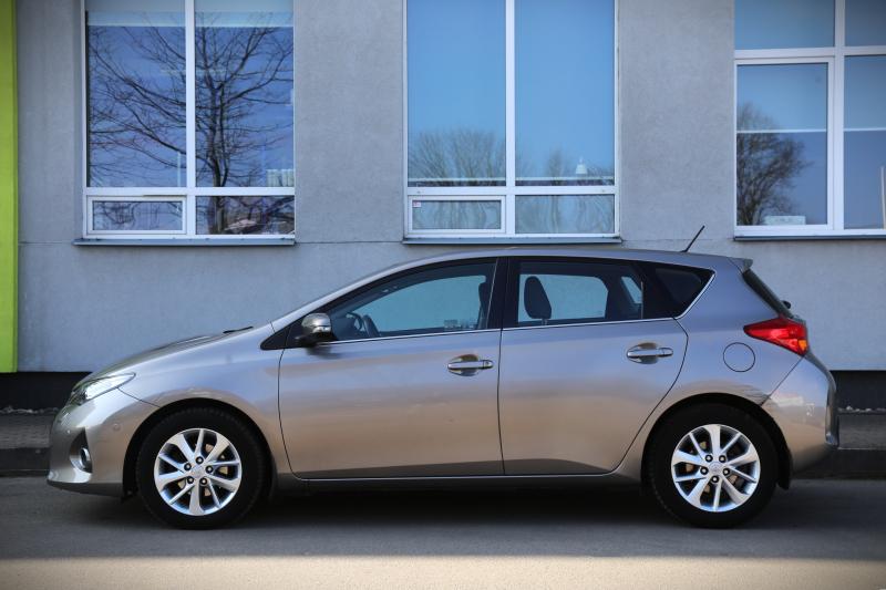 Toyota - Auris - pic2