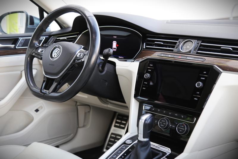 Volkswagen - Passat - pic12