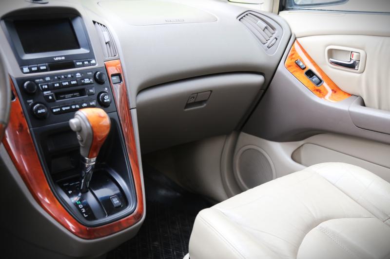 Lexus - RX 300 - pic9