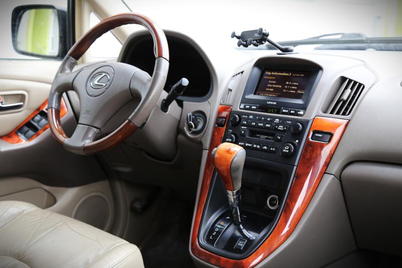 Lexus - RX 300 - pic10